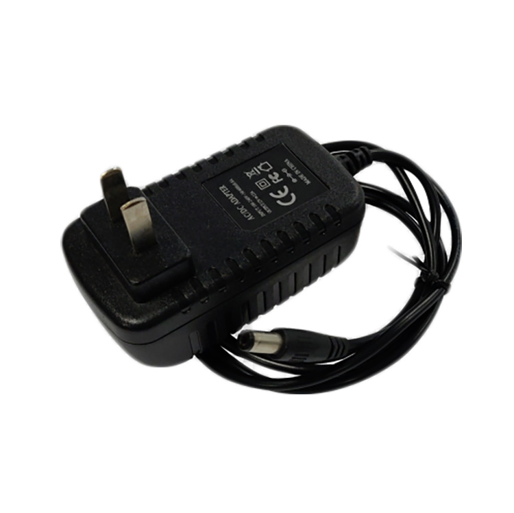 Adaptador de energia universal 12V 2A